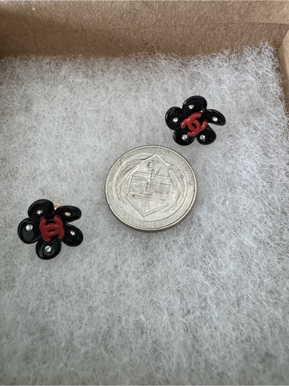 Chanel flower Black and Red Floral Logo Stud Earrings - Women Accessories